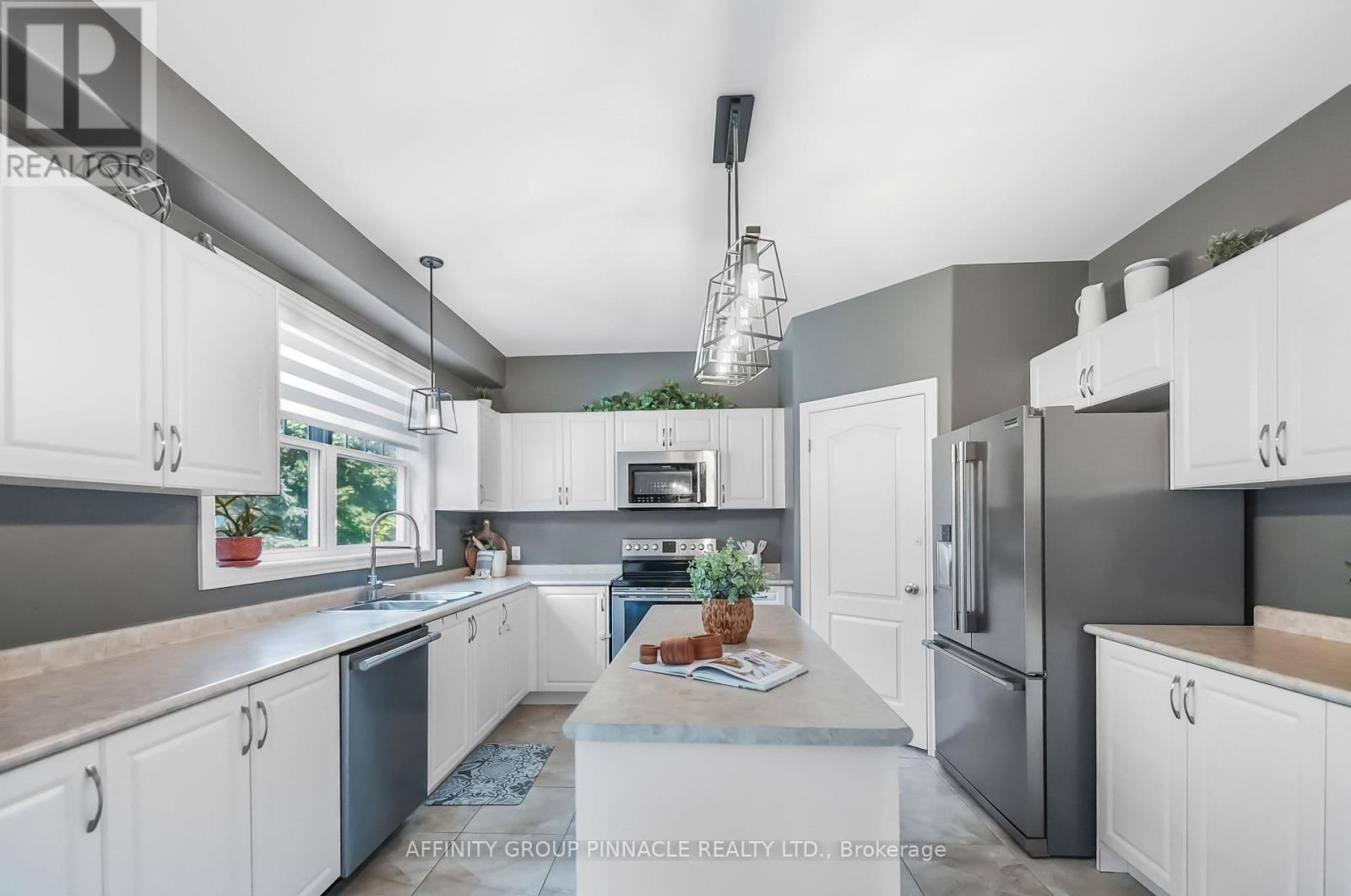 7 Brackendale Trail, Kawartha Lakes, Ontario  K9V 0M2 - Photo 12 - X12461368