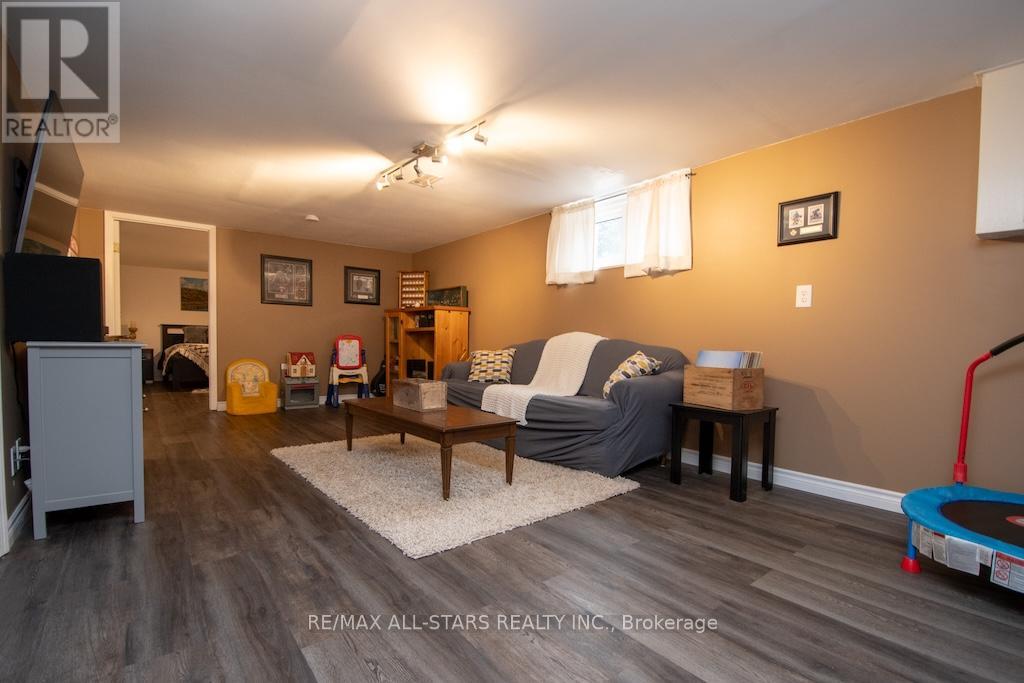25 Maryknoll Avenue, Kawartha Lakes, Ontario  K9V 1A7 - Photo 25 - X12466084
