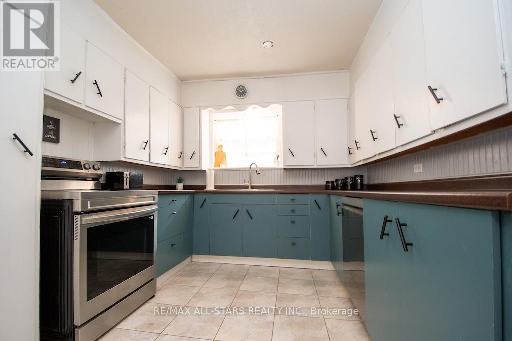 48 Elgin Street, Kawartha Lakes, Ontario  K9V 3W3 - Photo 13 - X12470141
