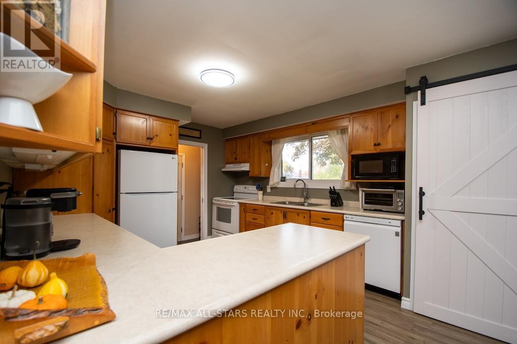 25 Maryknoll Avenue, Kawartha Lakes, Ontario  K9V 1A7 - Photo 11 - X12466084