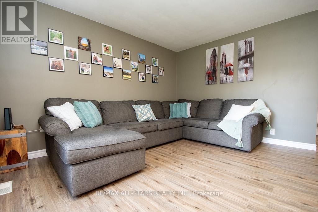 25 Maryknoll Avenue, Kawartha Lakes, Ontario  K9V 1A7 - Photo 6 - X12466084