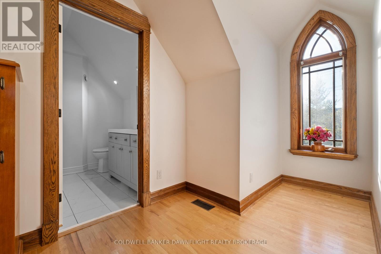 Photo 30 of 50 for 246 Hazelton Lane