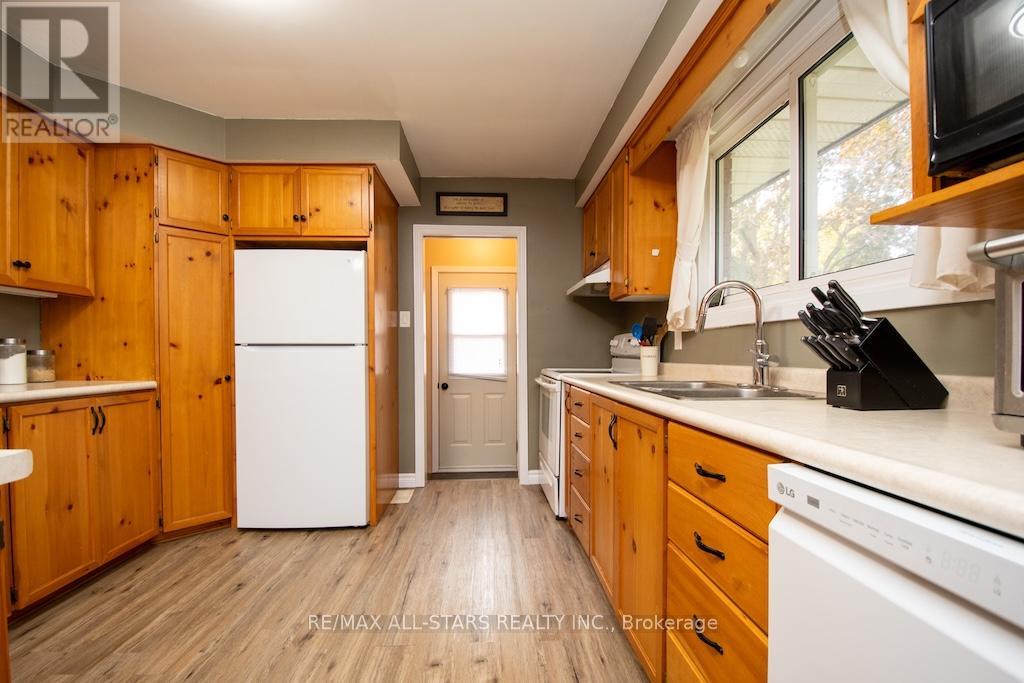 25 Maryknoll Avenue, Kawartha Lakes, Ontario  K9V 1A7 - Photo 12 - X12466084