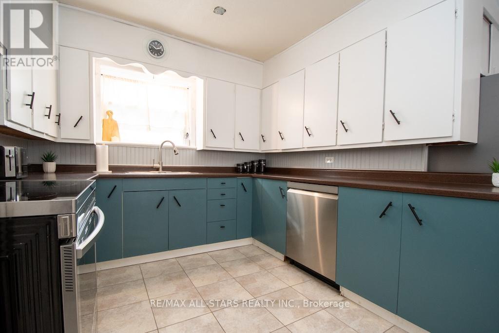 48 Elgin Street, Kawartha Lakes, Ontario  K9V 3W3 - Photo 14 - X12470141