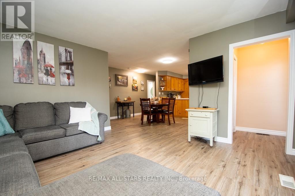 25 Maryknoll Avenue, Kawartha Lakes, Ontario  K9V 1A7 - Photo 7 - X12466084