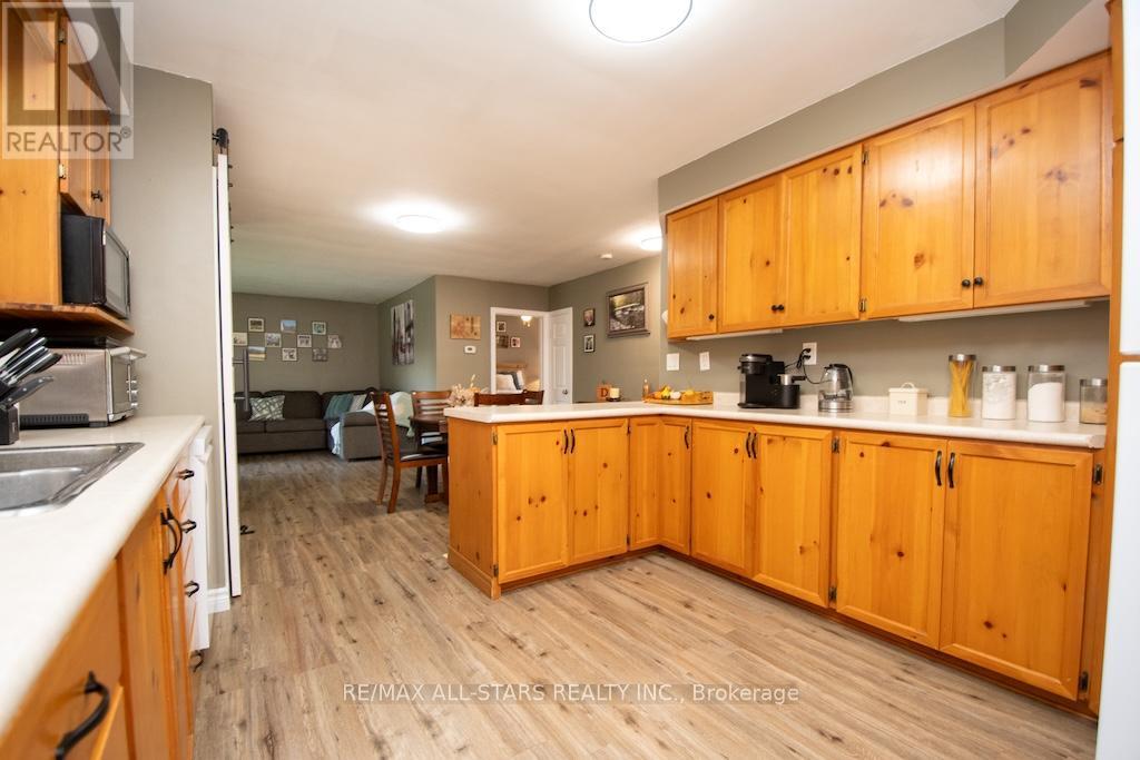 25 Maryknoll Avenue, Kawartha Lakes, Ontario  K9V 1A7 - Photo 13 - X12466084
