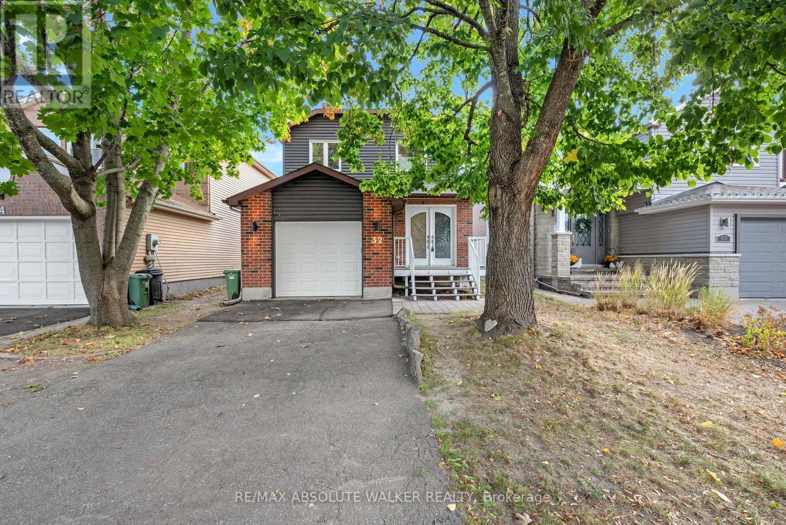 32 Acklam Terrace, Ottawa, Ontario  K2K 2H5 - Photo 1 - X12474374