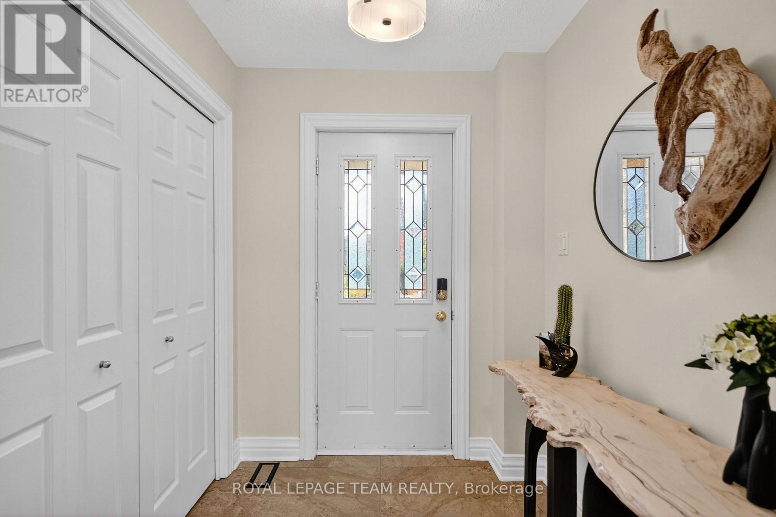 259 Grandview Road, Ottawa, Ontario  K2H 8B9 - Photo 3 - X12474457
