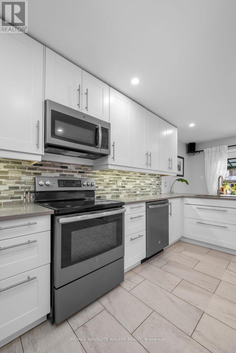 32 Acklam Terrace, Ottawa, Ontario  K2K 2H5 - Photo 8 - X12474374