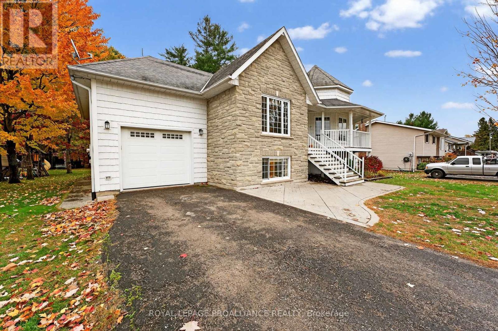 40 Charles Court, Tweed, Ontario  K0K 3J0 - Photo 3 - X12476013