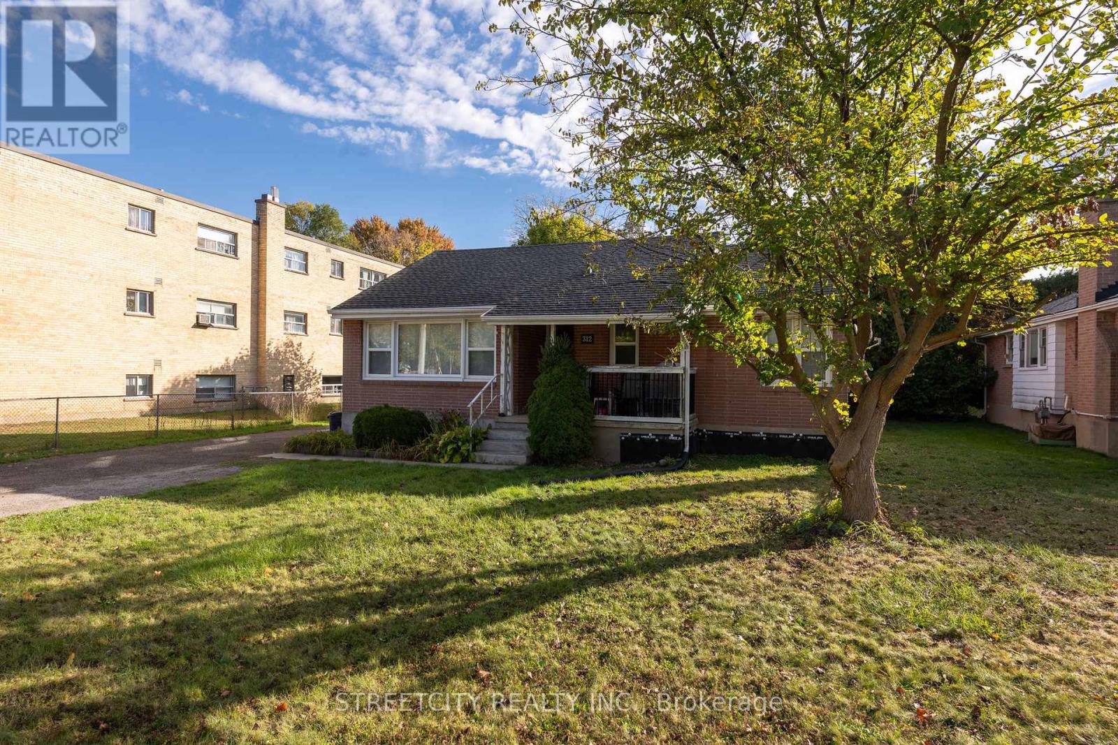 312 Fairview Avenue, London South, Ontario  N6C 4T8 - Photo 2 - X12477890