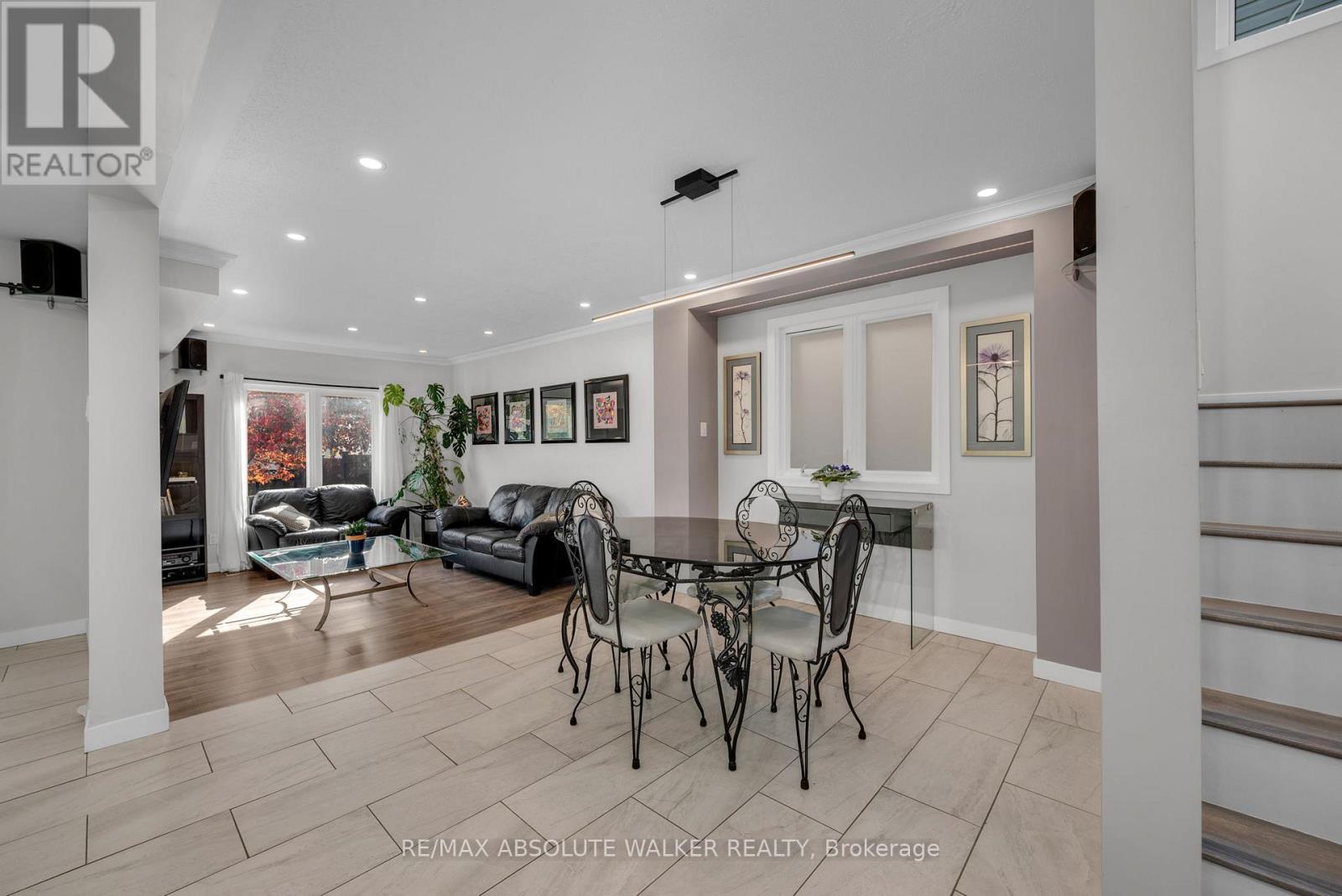 32 Acklam Terrace, Ottawa, Ontario  K2K 2H5 - Photo 5 - X12474374
