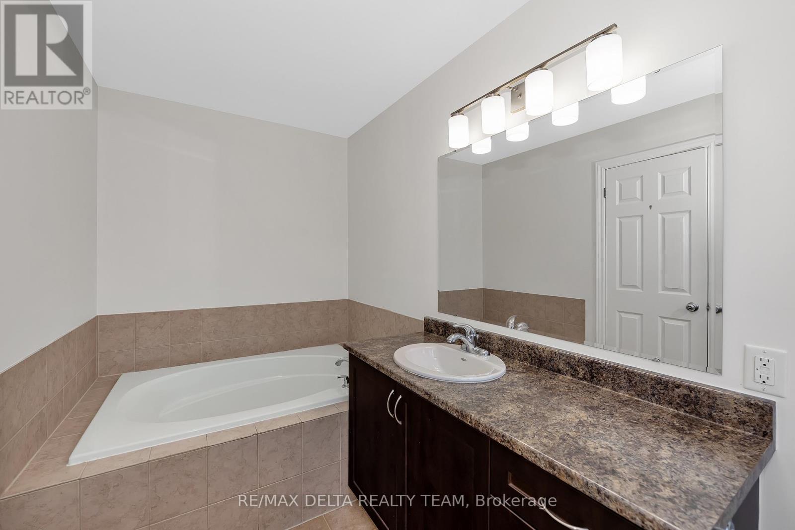 725 Whaley Ridge, Ottawa, Ontario  K4A 0P7 - Photo 14 - X12475941