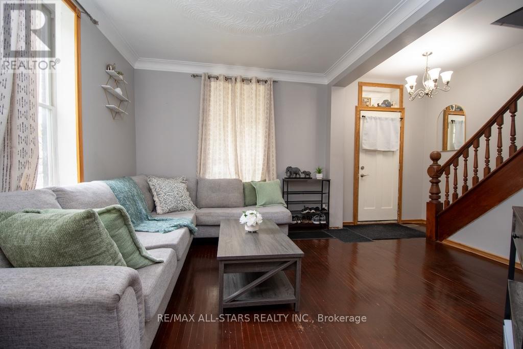 48 Elgin Street, Kawartha Lakes, Ontario  K9V 3W3 - Photo 4 - X12470141