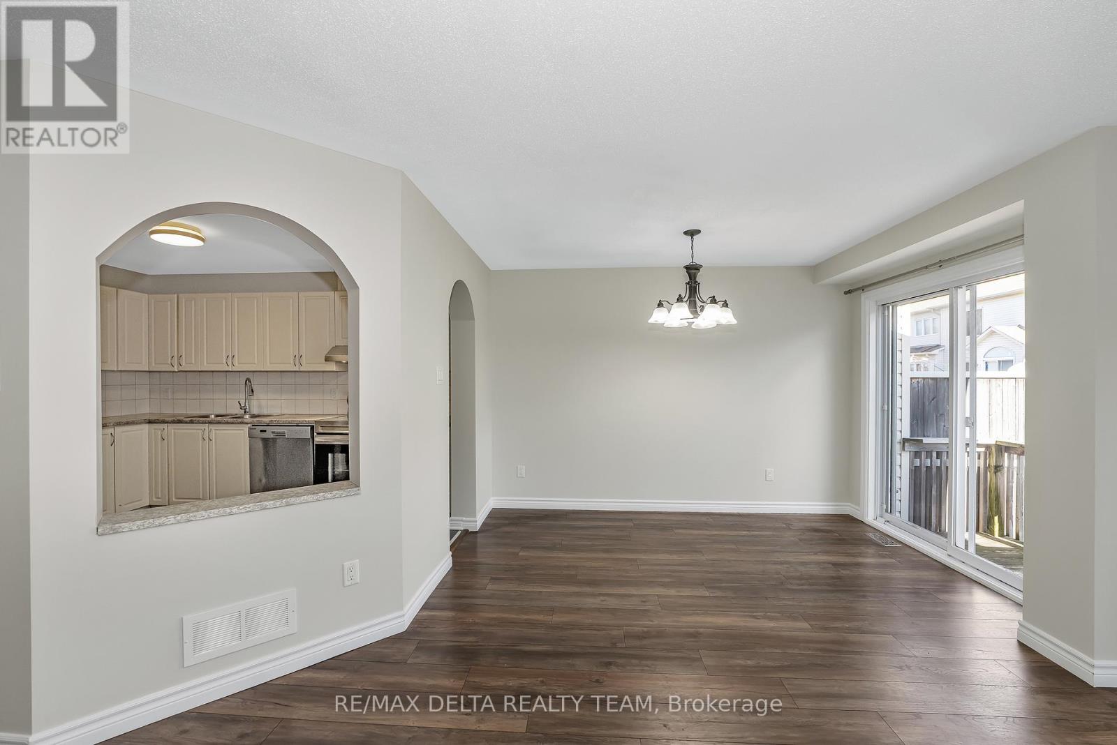 725 Whaley Ridge, Ottawa, Ontario  K4A 0P7 - Photo 6 - X12475941