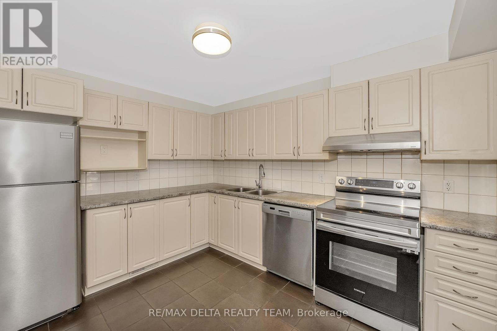 725 Whaley Ridge, Ottawa, Ontario  K4A 0P7 - Photo 8 - X12475941
