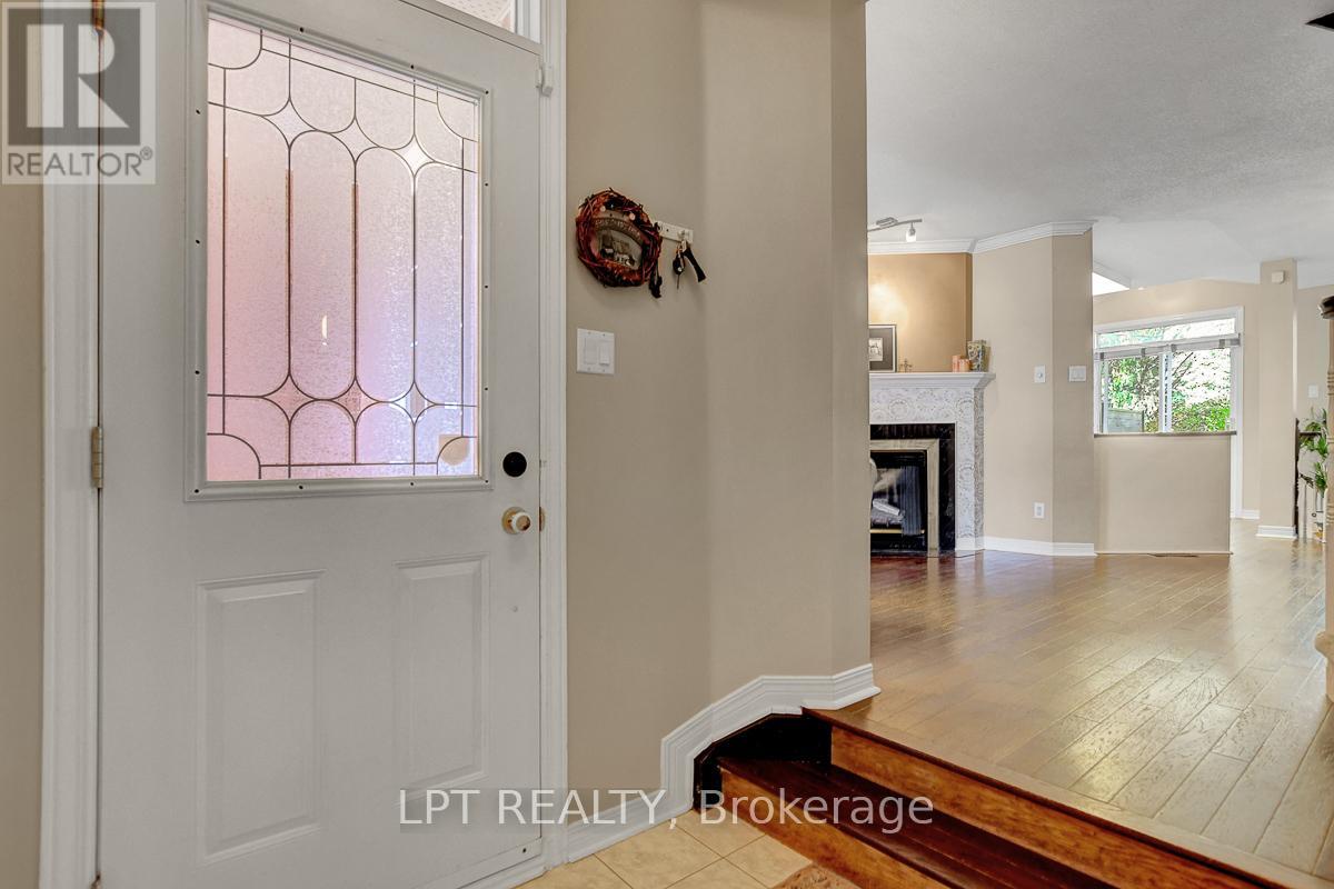 204 Forestglade Crescent, Ottawa, Ontario  K1G 6A7 - Photo 3 - X12476080