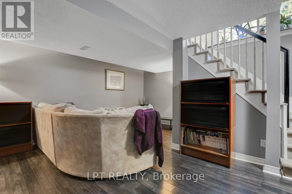 204 Forestglade Crescent, Ottawa, Ontario  K1G 6A7 - Photo 30 - X12476080