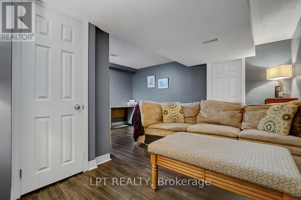 204 Forestglade Crescent, Ottawa, Ontario  K1G 6A7 - Photo 34 - X12476080