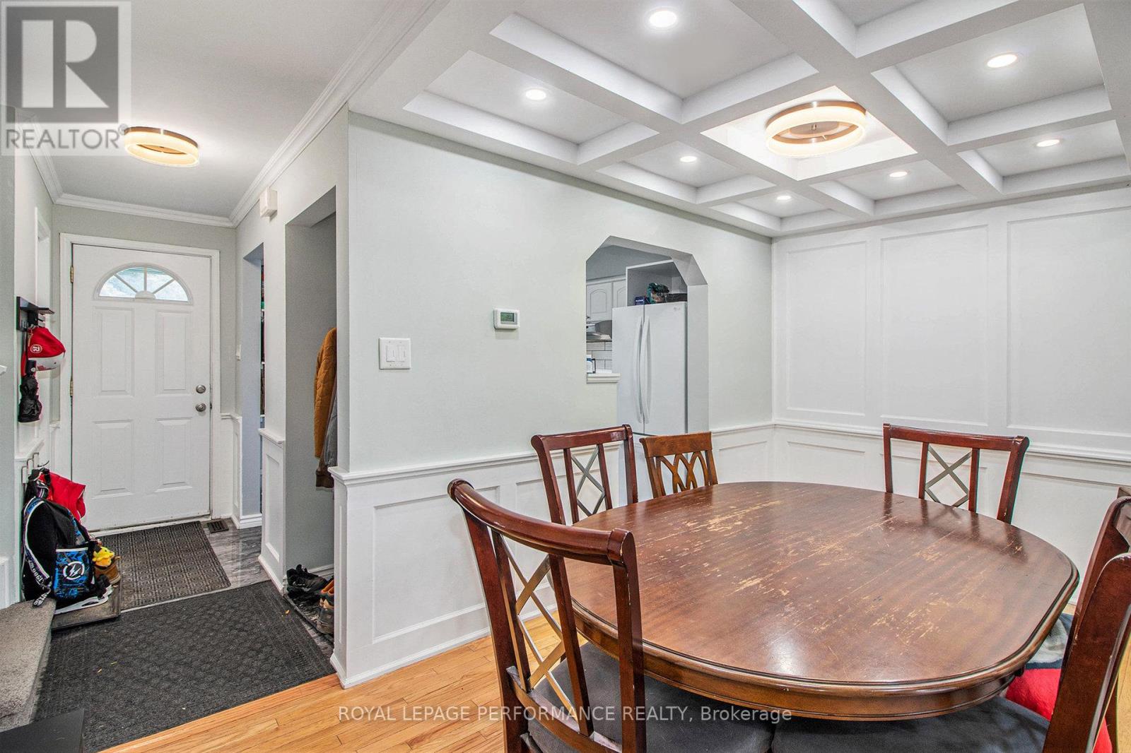 6181 Brookside Lane, Ottawa, Ontario  K1C 2K6 - Photo 7 - X12476094