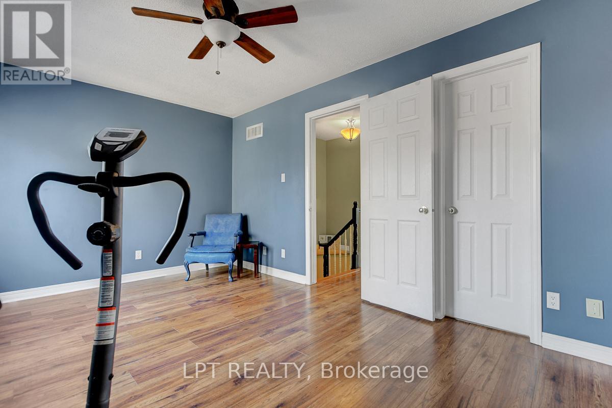 204 Forestglade Crescent, Ottawa, Ontario  K1G 6A7 - Photo 17 - X12476080