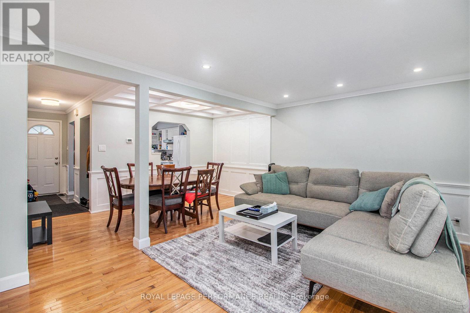 6181 Brookside Lane, Ottawa, Ontario  K1C 2K6 - Photo 4 - X12476094