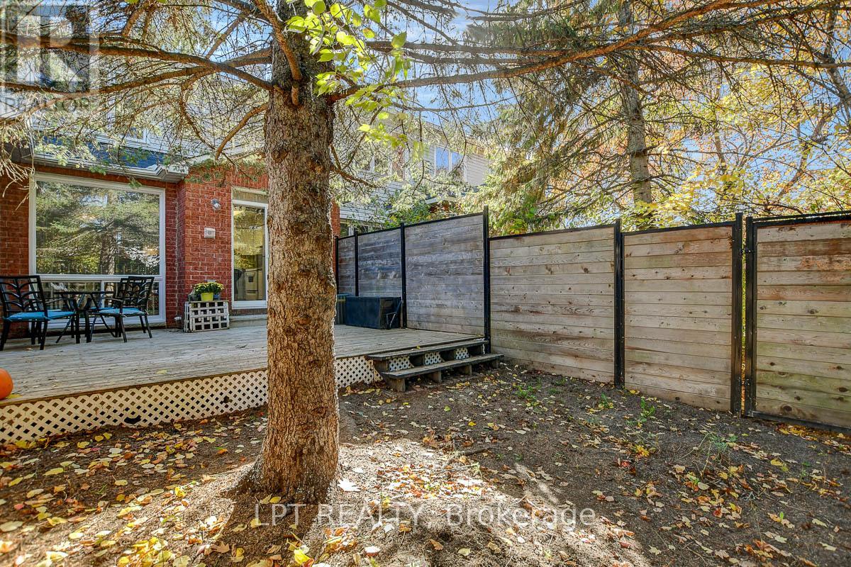 204 Forestglade Crescent, Ottawa, Ontario  K1G 6A7 - Photo 45 - X12476080
