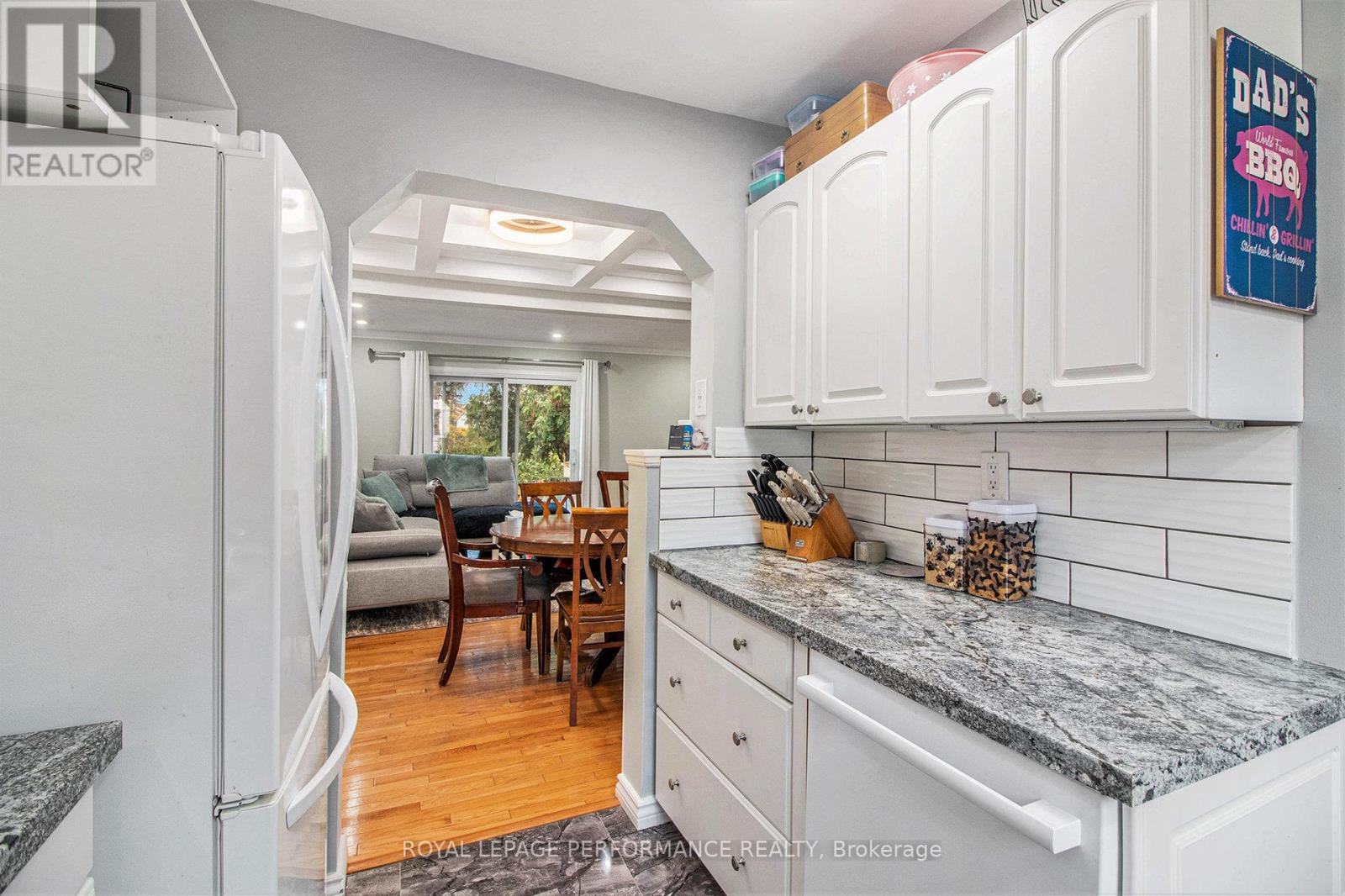 6181 Brookside Lane, Ottawa, Ontario  K1C 2K6 - Photo 9 - X12476094