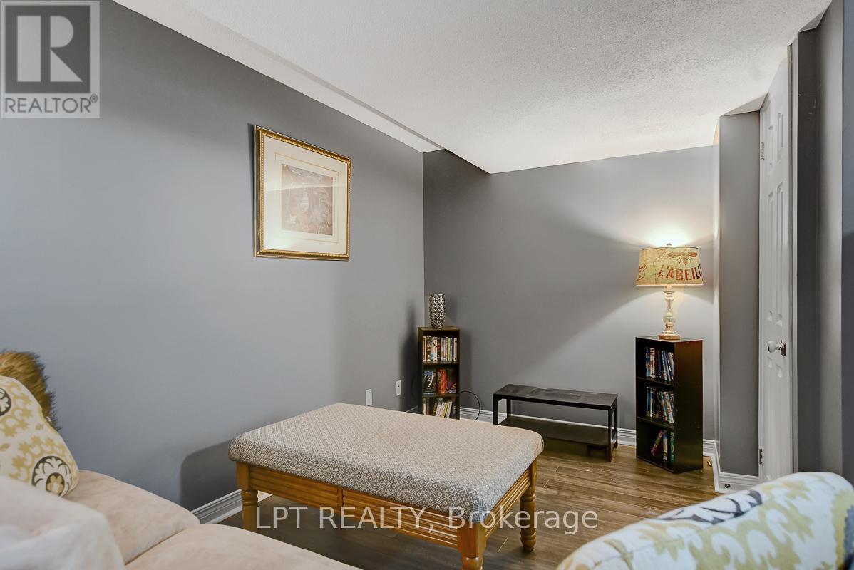 204 Forestglade Crescent, Ottawa, Ontario  K1G 6A7 - Photo 32 - X12476080