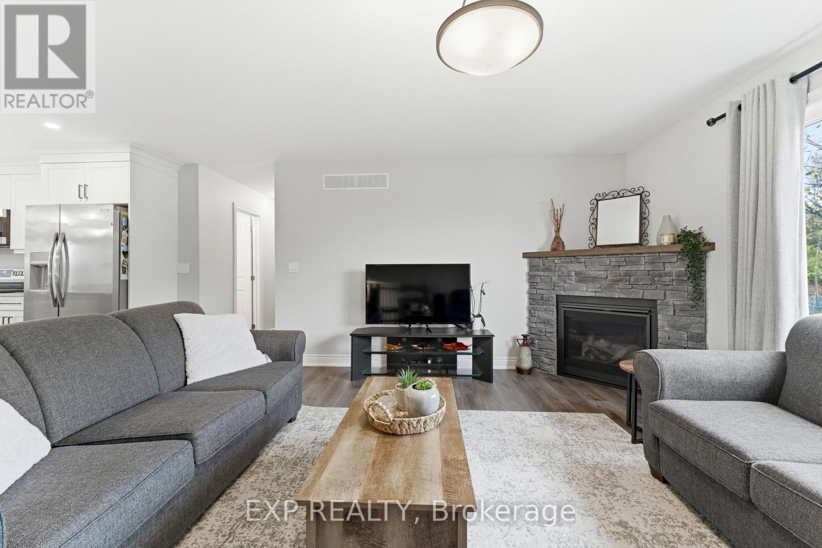 167 Bernard Long Road, Quinte West, Ontario  K8V 5P6 - Photo 10 - X12476127