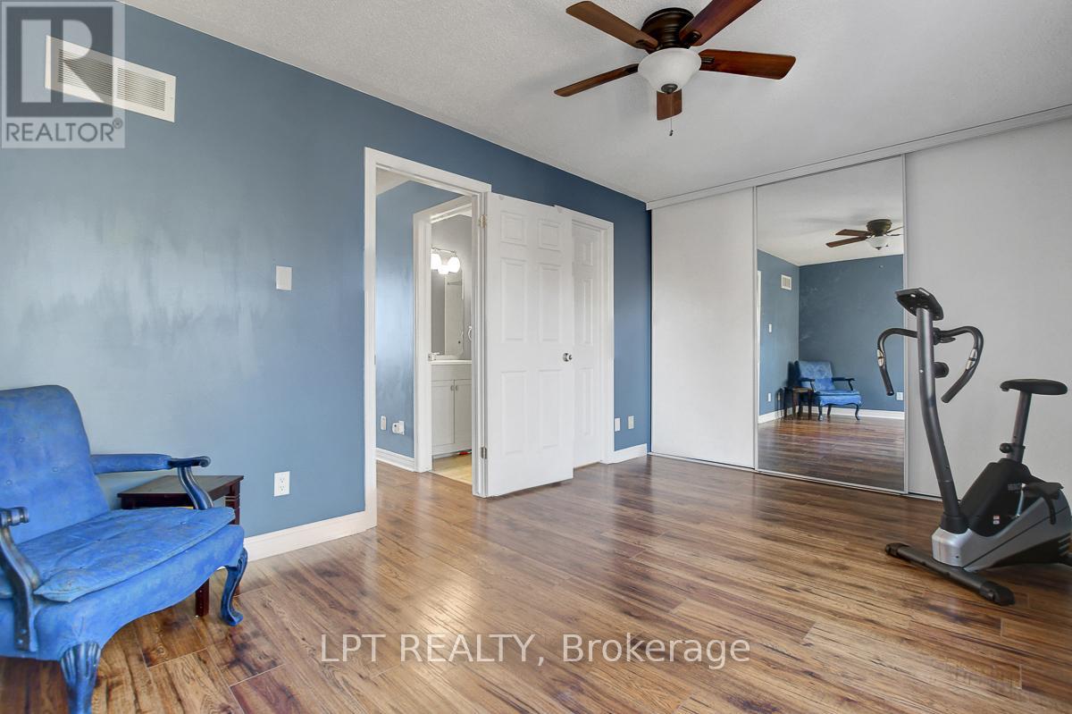 204 Forestglade Crescent, Ottawa, Ontario  K1G 6A7 - Photo 18 - X12476080