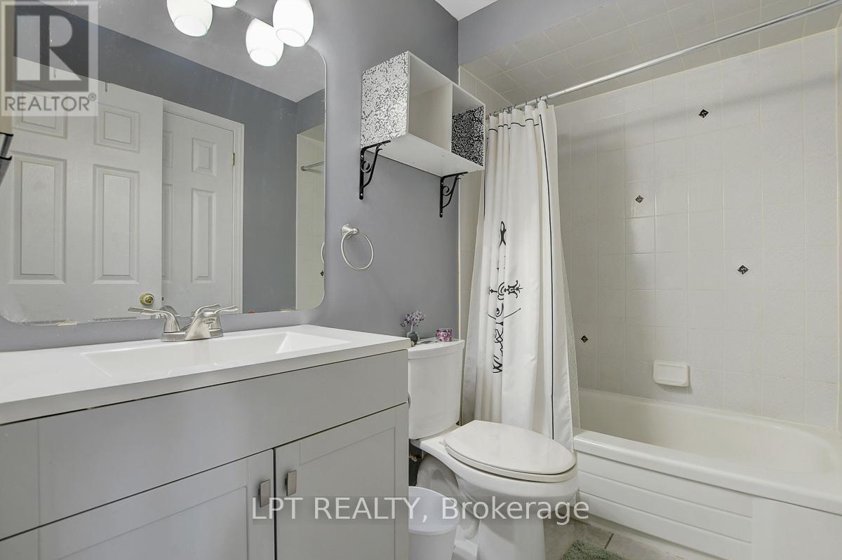 204 Forestglade Crescent, Ottawa, Ontario  K1G 6A7 - Photo 25 - X12476080