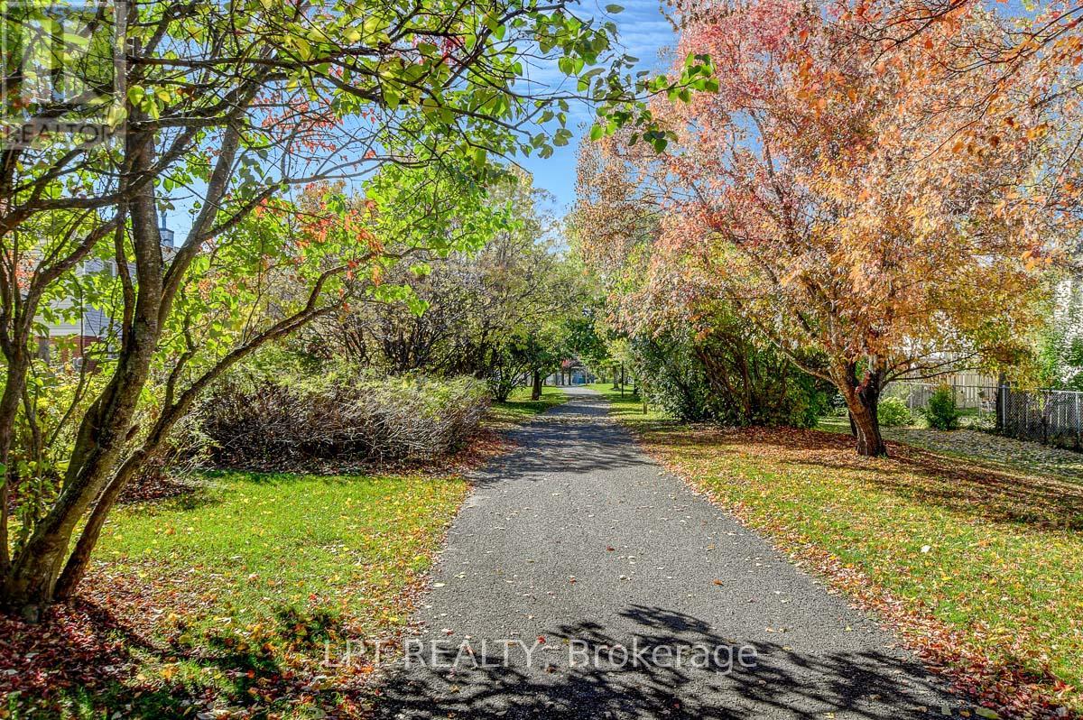 204 Forestglade Crescent, Ottawa, Ontario  K1G 6A7 - Photo 46 - X12476080