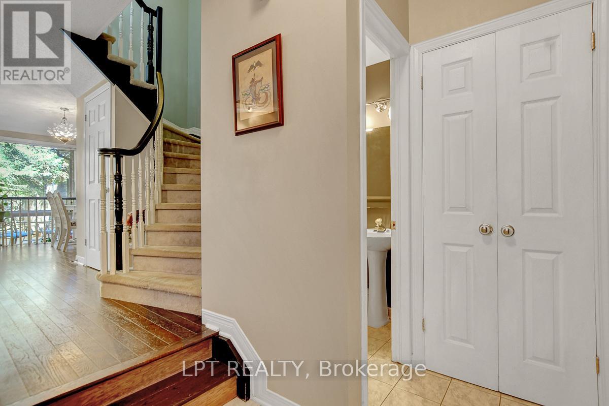 204 Forestglade Crescent, Ottawa, Ontario  K1G 6A7 - Photo 4 - X12476080