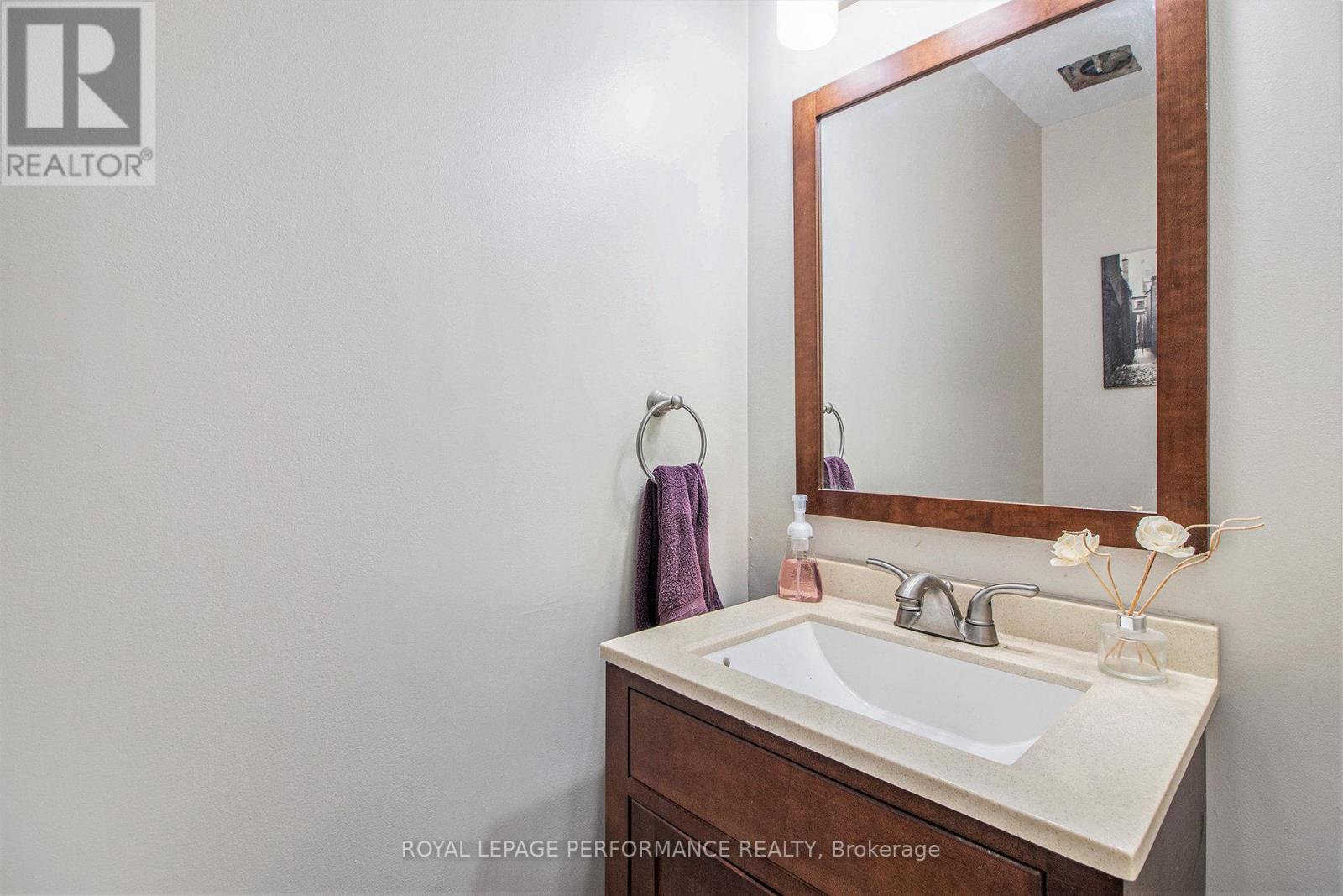 6181 Brookside Lane, Ottawa, Ontario  K1C 2K6 - Photo 12 - X12476094