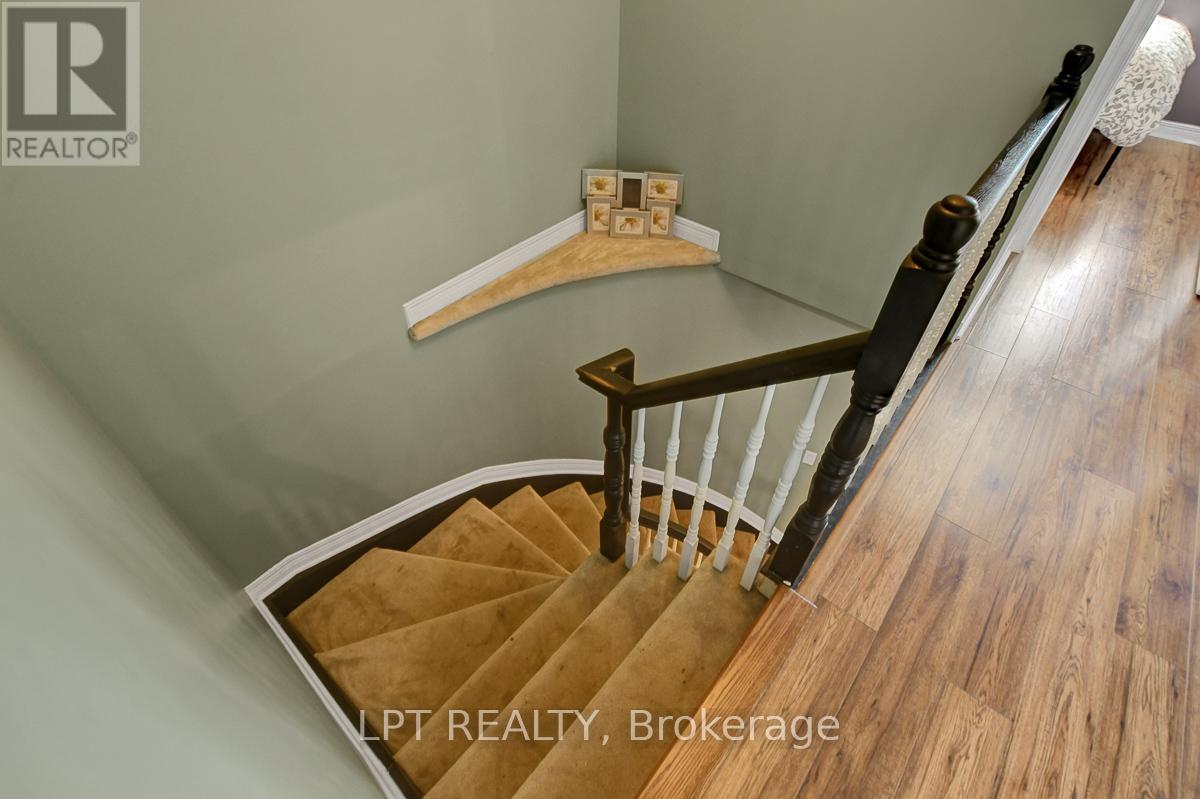 204 Forestglade Crescent, Ottawa, Ontario  K1G 6A7 - Photo 27 - X12476080