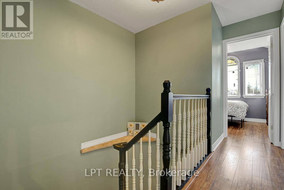 204 Forestglade Crescent, Ottawa, Ontario  K1G 6A7 - Photo 28 - X12476080