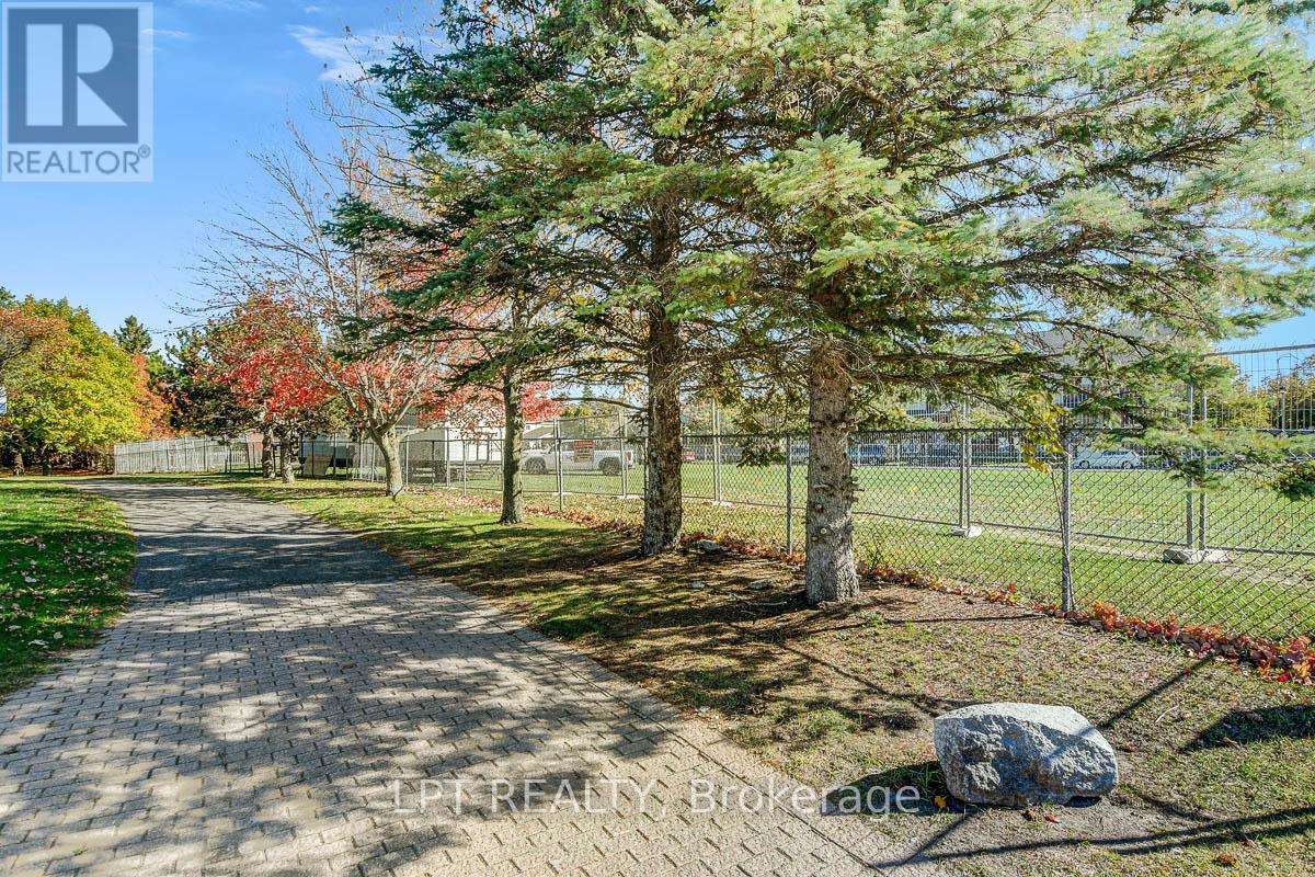 204 Forestglade Crescent, Ottawa, Ontario  K1G 6A7 - Photo 48 - X12476080