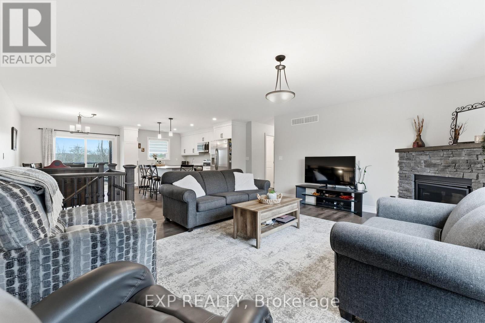 167 Bernard Long Road, Quinte West, Ontario  K8V 5P6 - Photo 11 - X12476127