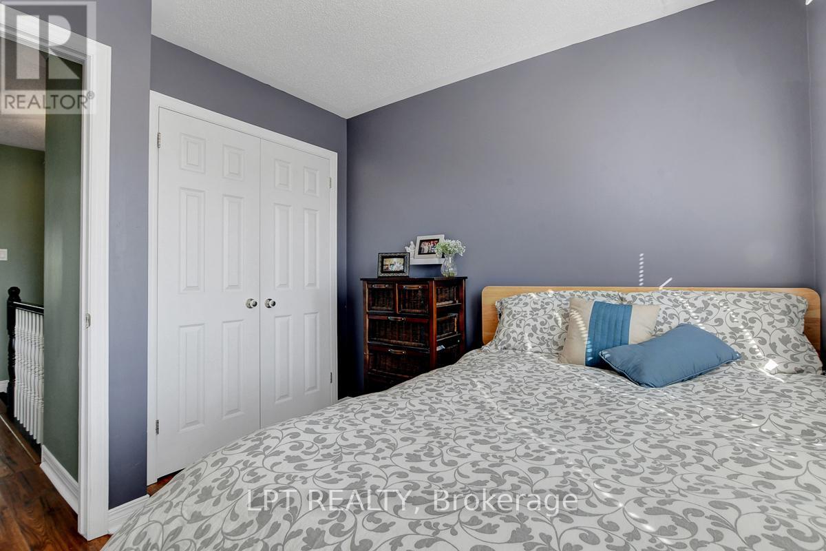 204 Forestglade Crescent, Ottawa, Ontario  K1G 6A7 - Photo 21 - X12476080