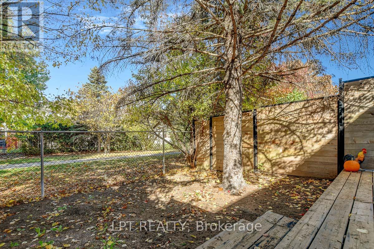204 Forestglade Crescent, Ottawa, Ontario  K1G 6A7 - Photo 43 - X12476080