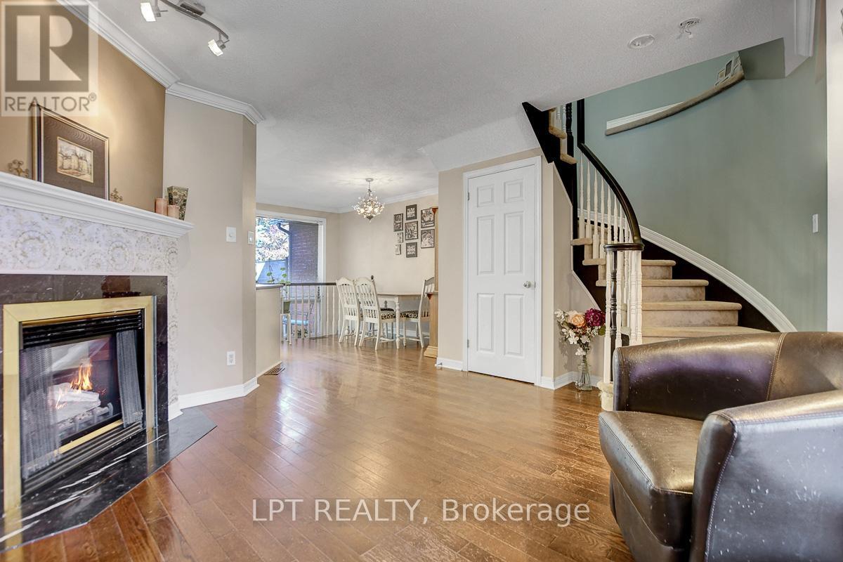 204 Forestglade Crescent, Ottawa, Ontario  K1G 6A7 - Photo 7 - X12476080