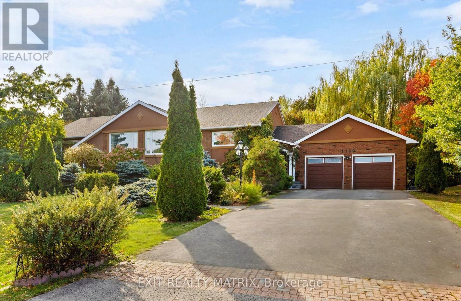 1100 Moffatt Drive, Ottawa, Ontario  K4C 1B7 - Photo 2 - X12476230