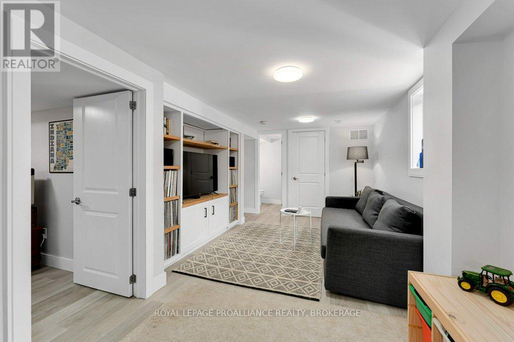 4 Glenaire Mews, Kingston, Ontario  K7M 7L3 - Photo 35 - X12477960