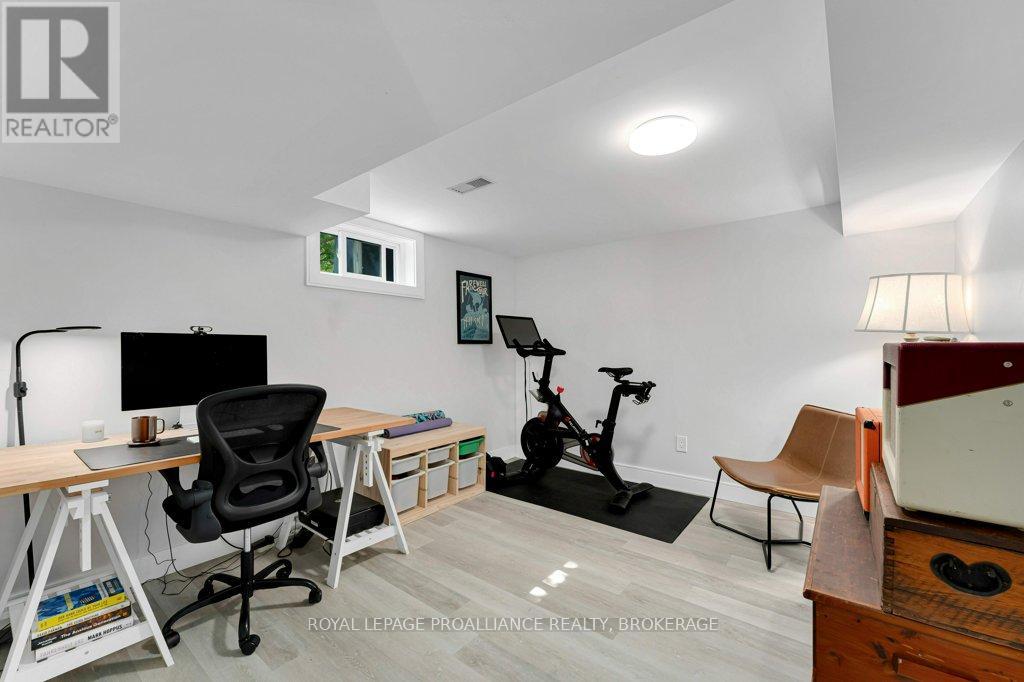 4 Glenaire Mews, Kingston, Ontario  K7M 7L3 - Photo 36 - X12477960