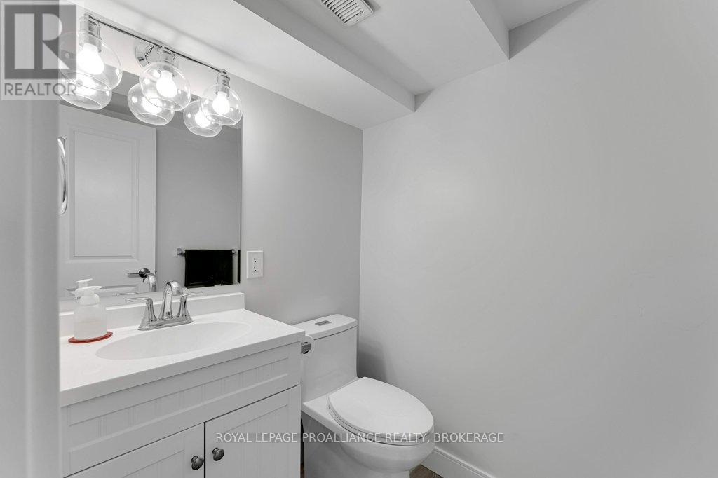 4 Glenaire Mews, Kingston, Ontario  K7M 7L3 - Photo 38 - X12477960