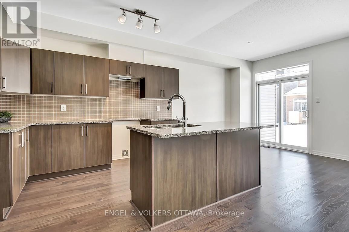 165 Overberg Way, Ottawa, Ontario  K2S 0J7 - Photo 14 - X12477881