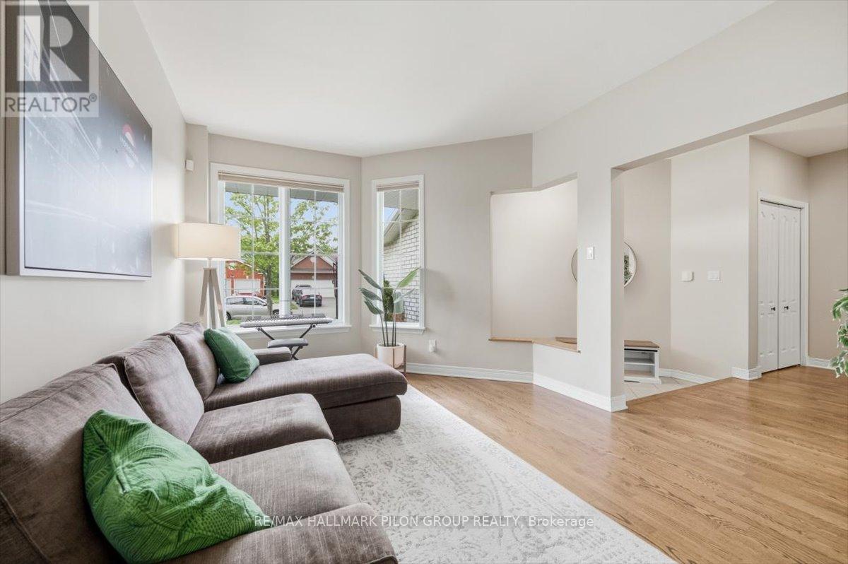 4434 Rainforest Drive, Ottawa, Ontario  K1V 1L6 - Photo 3 - X12476211