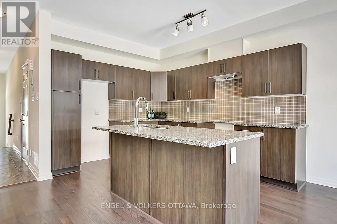 165 Overberg Way, Ottawa, Ontario  K2S 0J7 - Photo 15 - X12477881