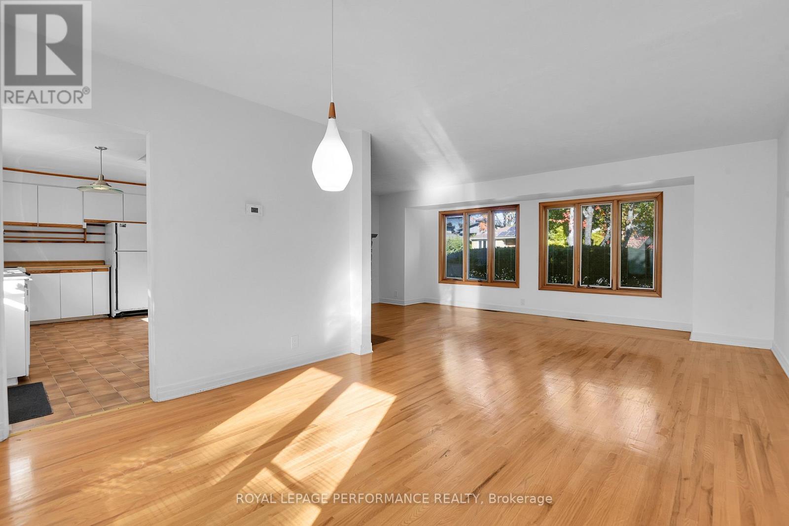 1394 Wesmar Drive, Ottawa, Ontario  K1H 7T5 - Photo 9 - X12477874